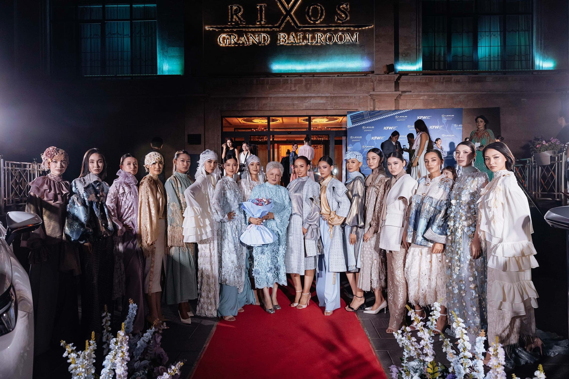 The full cast and the designer gathered on the red carpet outside the Rixos Grand Ballroom